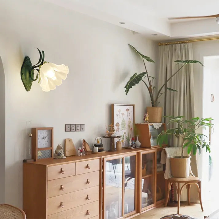 Brehn | LilyGlow Wandleuchte - Elegante von der Natur inspirierte Beleuchtung