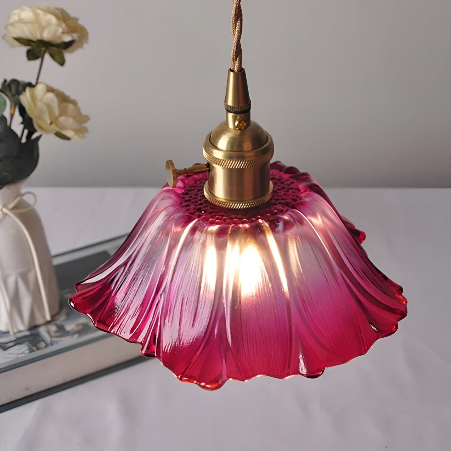 Hängelampe mit Blumenmotiv – Warmes Licht & stilvolles Design | Für Ihr Zuhause