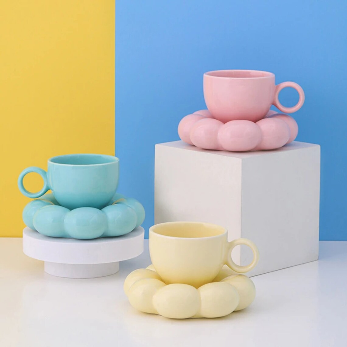 Pastell Bubble Becher mit Untertasse – Elegante Keramiktasse für einzigartiges Essen