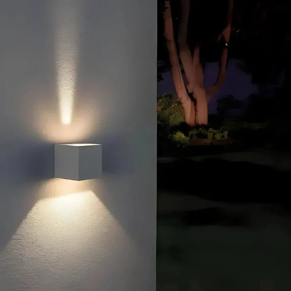 Moderne Wandleuchte aus schwarzem Aluminium