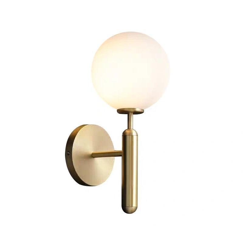 Milchglasball-Wandleuchte Zeitgenössisch 1 Kopf Messing Wandmontage Lichtarmatur mit Metalldesignarm | Brehn