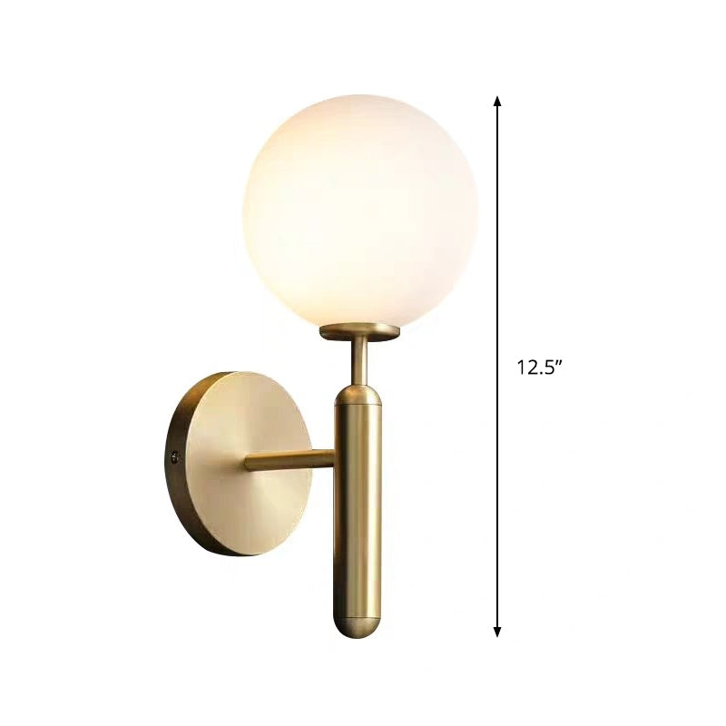 Milchglasball-Wandleuchte Zeitgenössisch 1 Kopf Messing Wandmontage Lichtarmatur mit Metalldesignarm | Brehn
