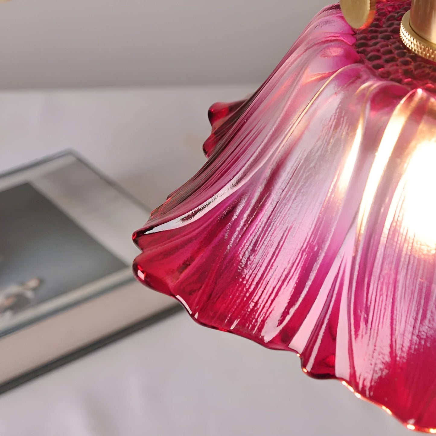Hängelampe mit Blumenmotiv – Warmes Licht & stilvolles Design | Für Ihr Zuhause