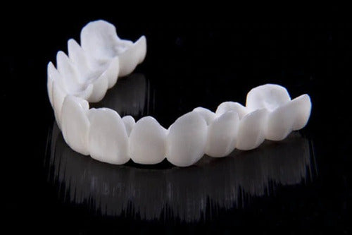 Kosmetische Zahnaufsätze von SmileShape – Wiederverwendbar, flexibel und natürlich weiß