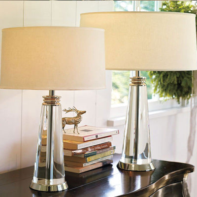 Elegante zeitgenössische Tischlampe