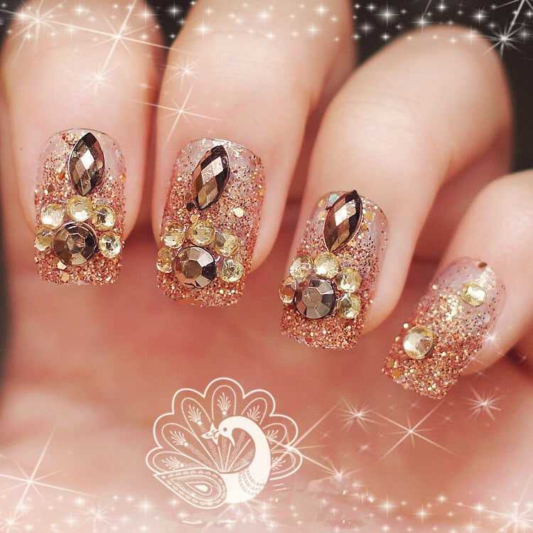 Glitzernde Nagelkunst Brehn