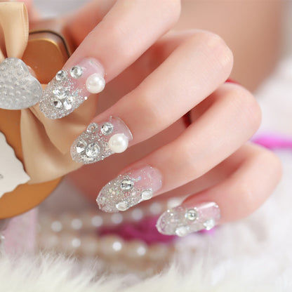 Dekorative mit Strass verzierte Press-On Nagelkunst