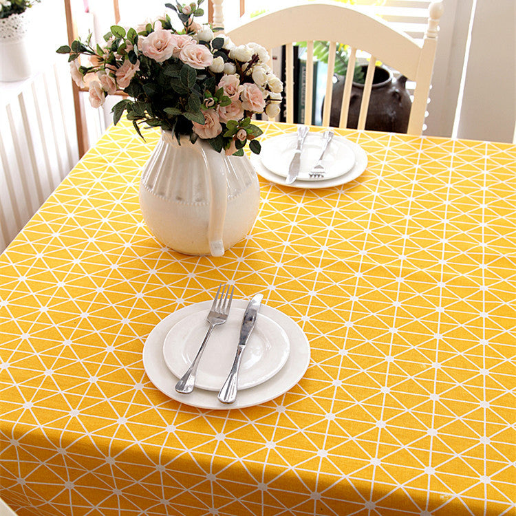 Geometrisch gemusterte Tischdecke
