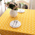 Geometrisch gemusterte Tischdecke