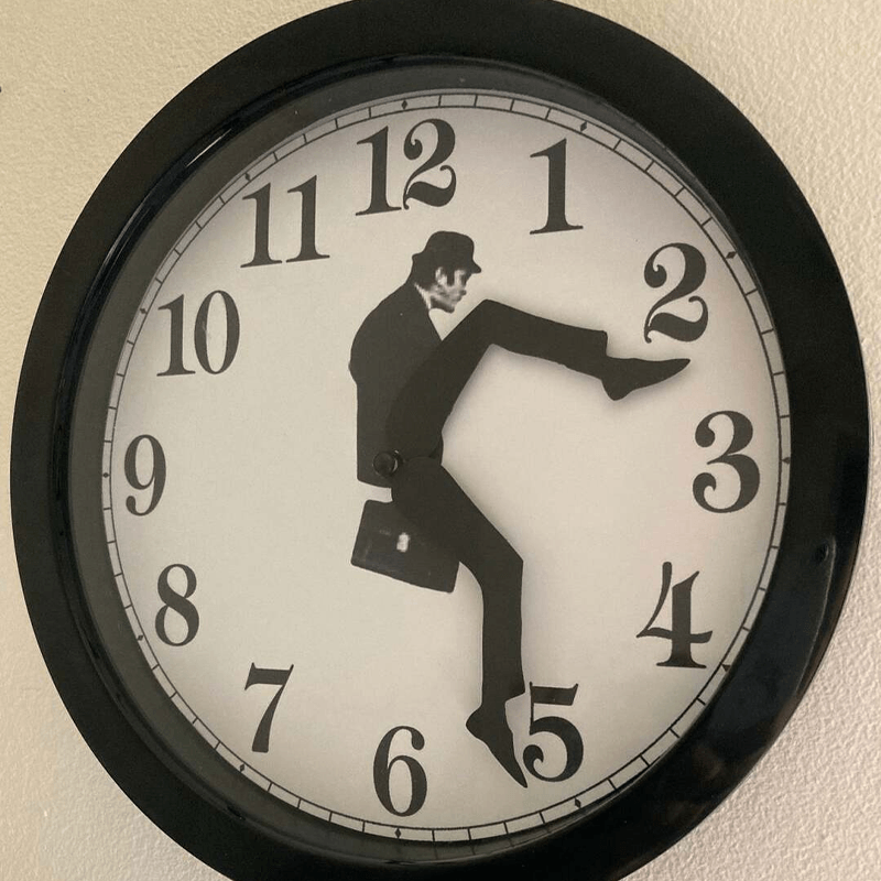 Ministerium der Albernen Spaziergänge Uhr | Brehn