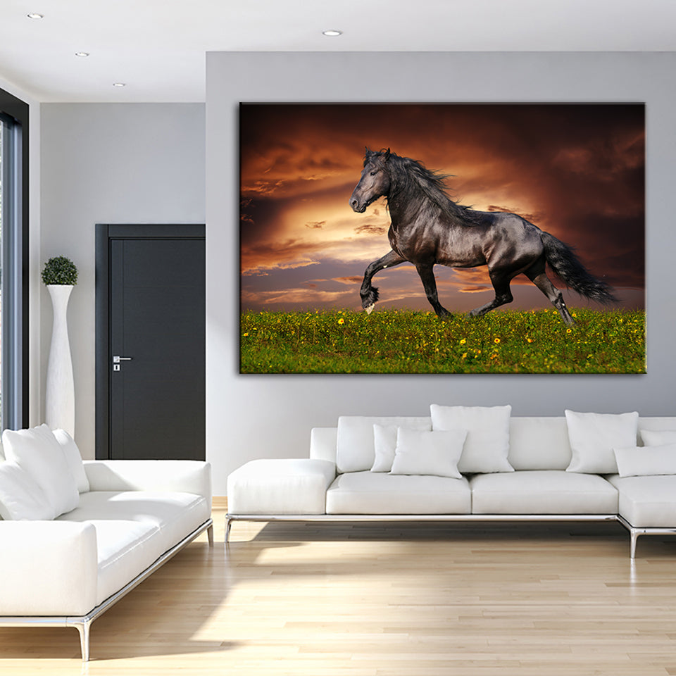 Galoppierendes schwarzes Pferd – Leinwandbild