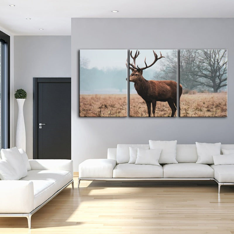 Majestätischer Hirsch in der Ebene – Leinwandbild, 3-teilig