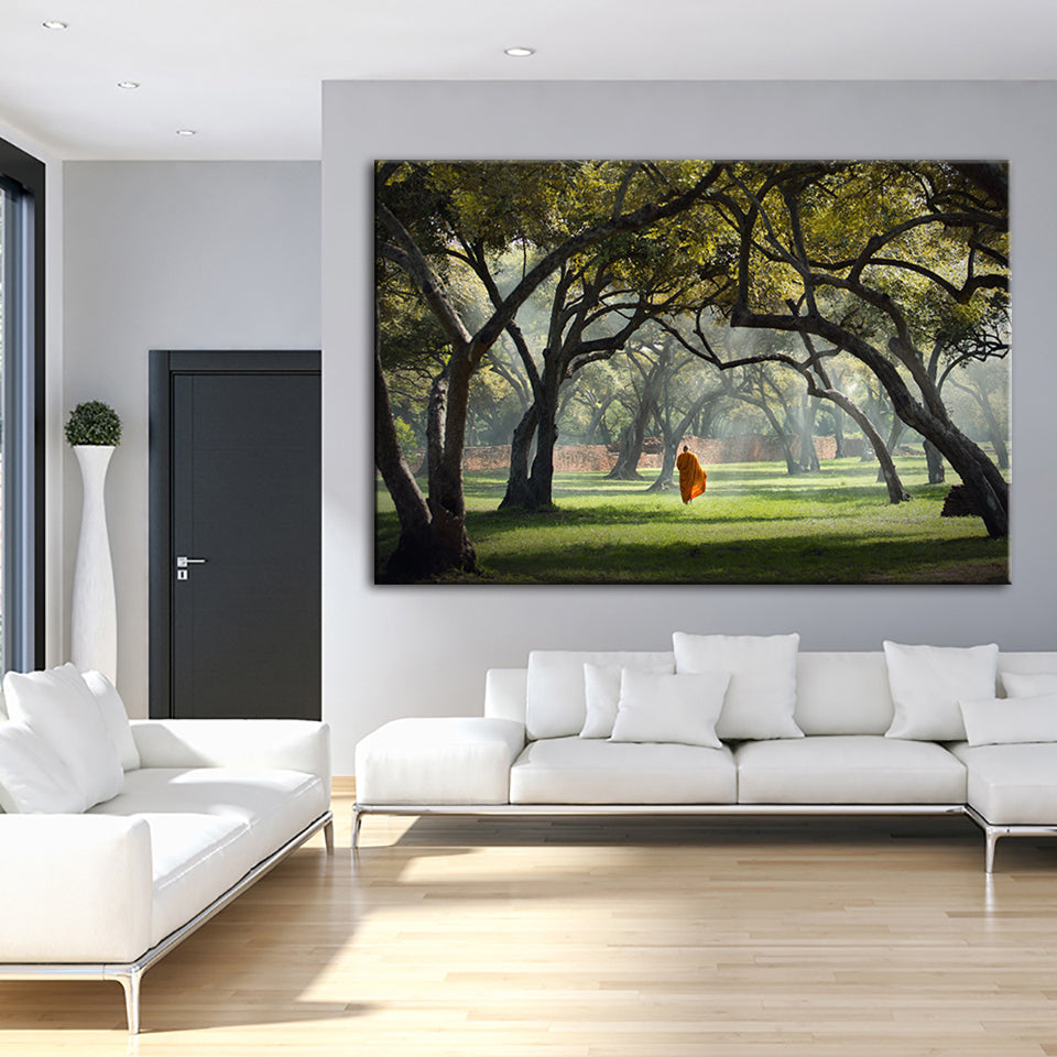 Friedlicher Mönch beim Gehen - Leinwand Wandkunst Gemälde