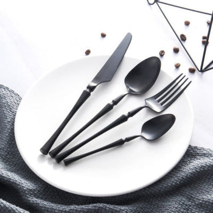 Klassisches Edelstahl-Set mit eleganten Griffen