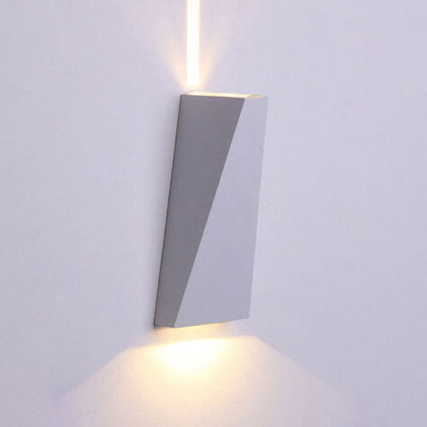 Einfache, trapezförmige, wasserdichte LED-Wandleuchte für den Außenbereich mit 2 Leuchten