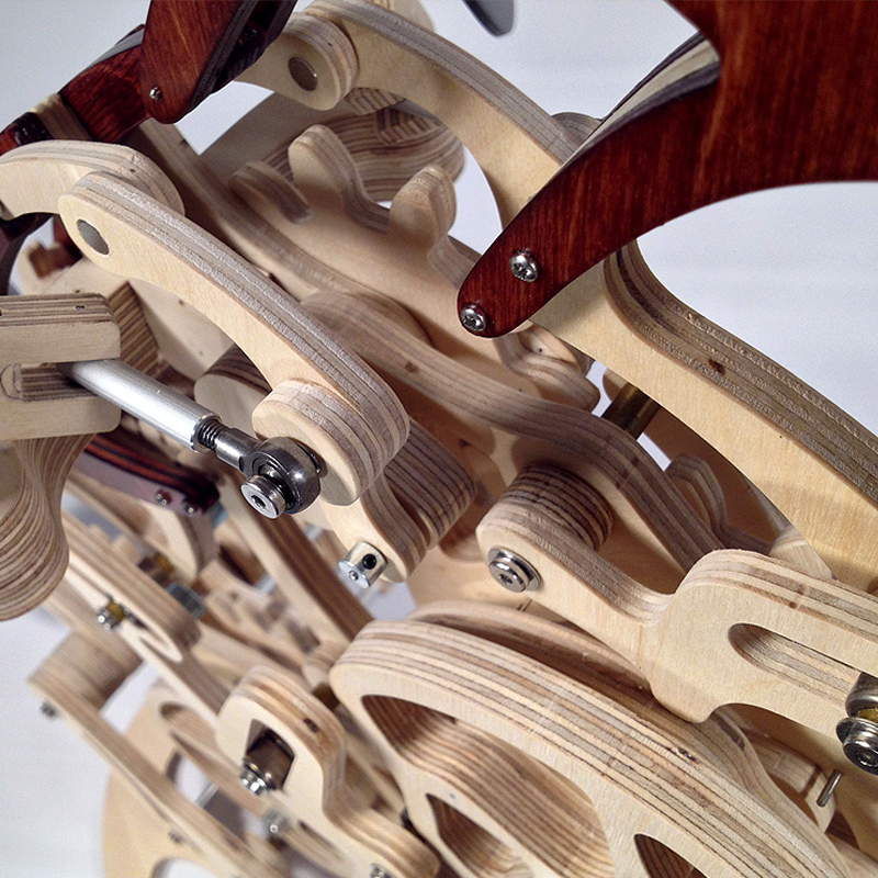 Kinetische Kolibri-Skulptur aus Holz