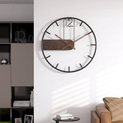 Edelstahl- und Walnusswanduhr für zeitlose Eleganz