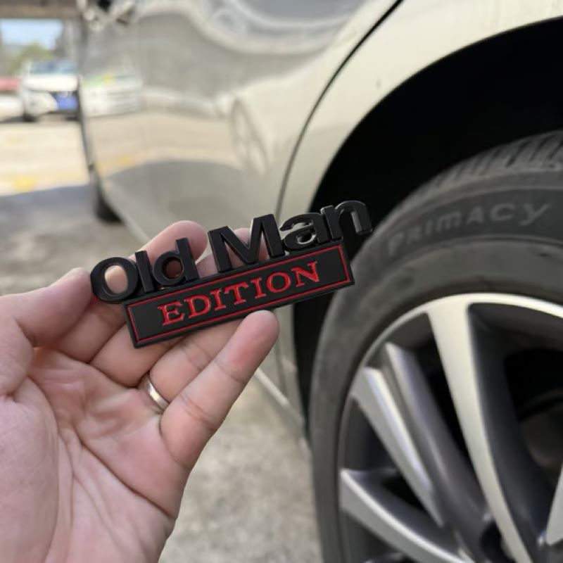 Autoemblem „Old Man Edition“