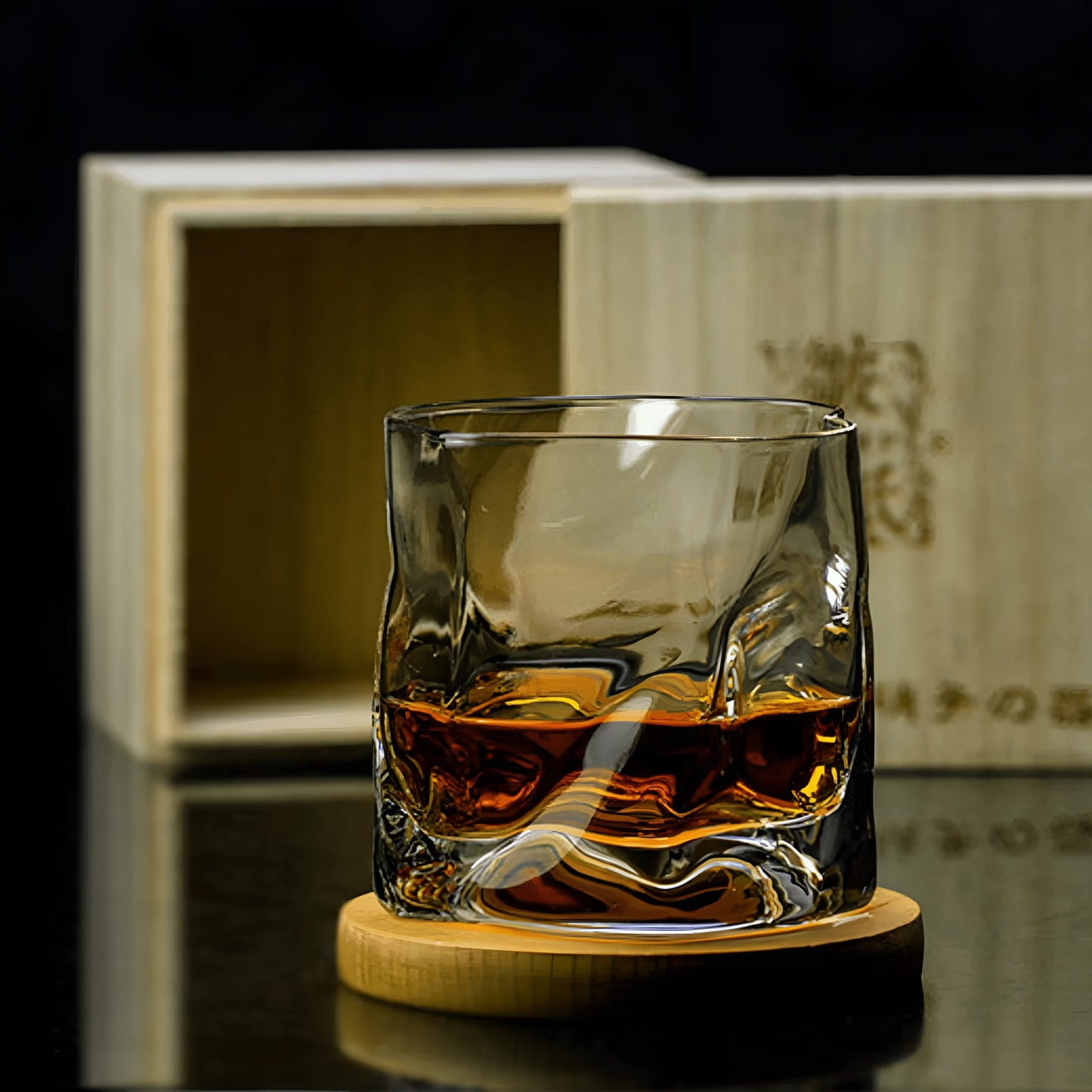 Whiskyglas im Edo-Kiriko-Stil – handgeschliffen mit einzigartigem Crumple-Design