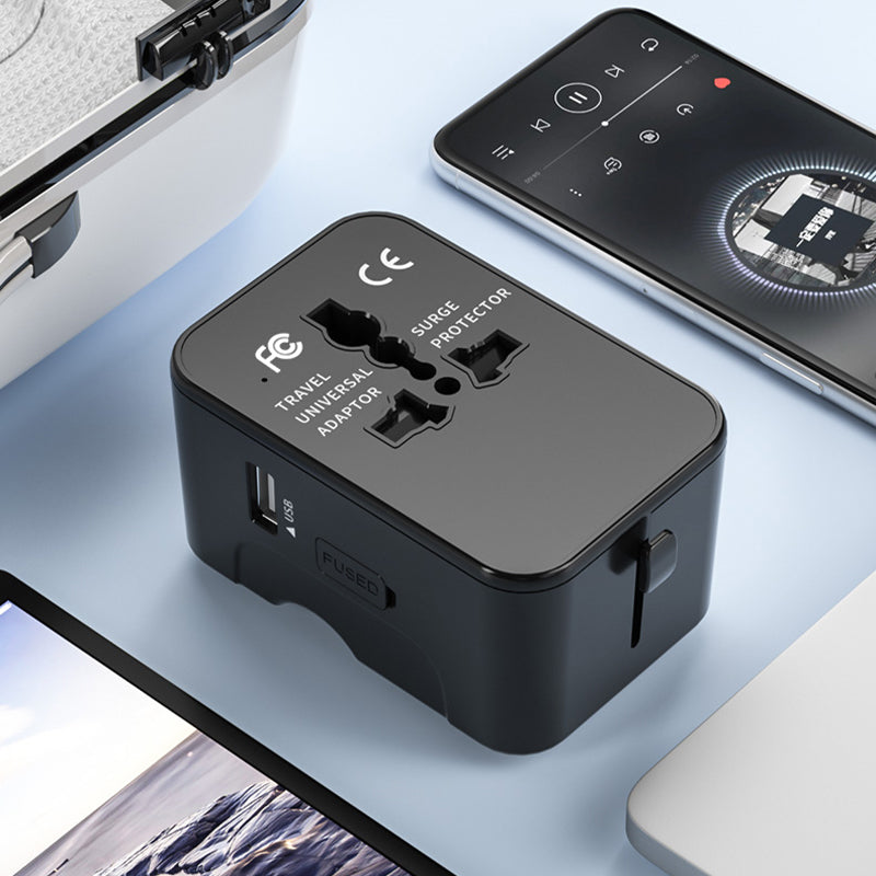 Universeller Reiseadapter mit dualen USB-Anschlüssen | Brehn