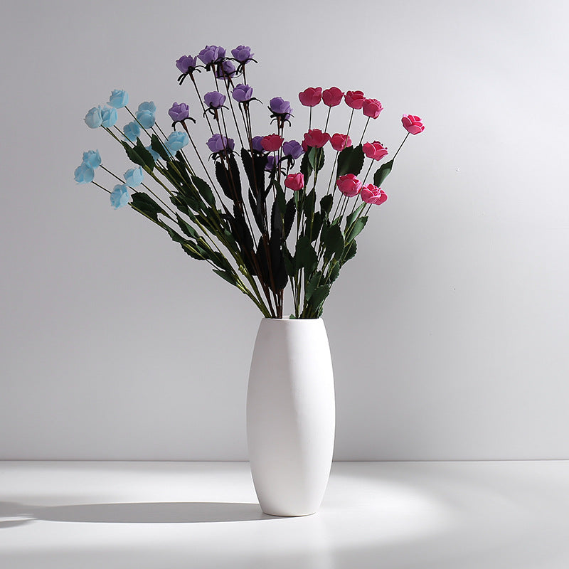 Moderne kurvenförmige dekorative Vase