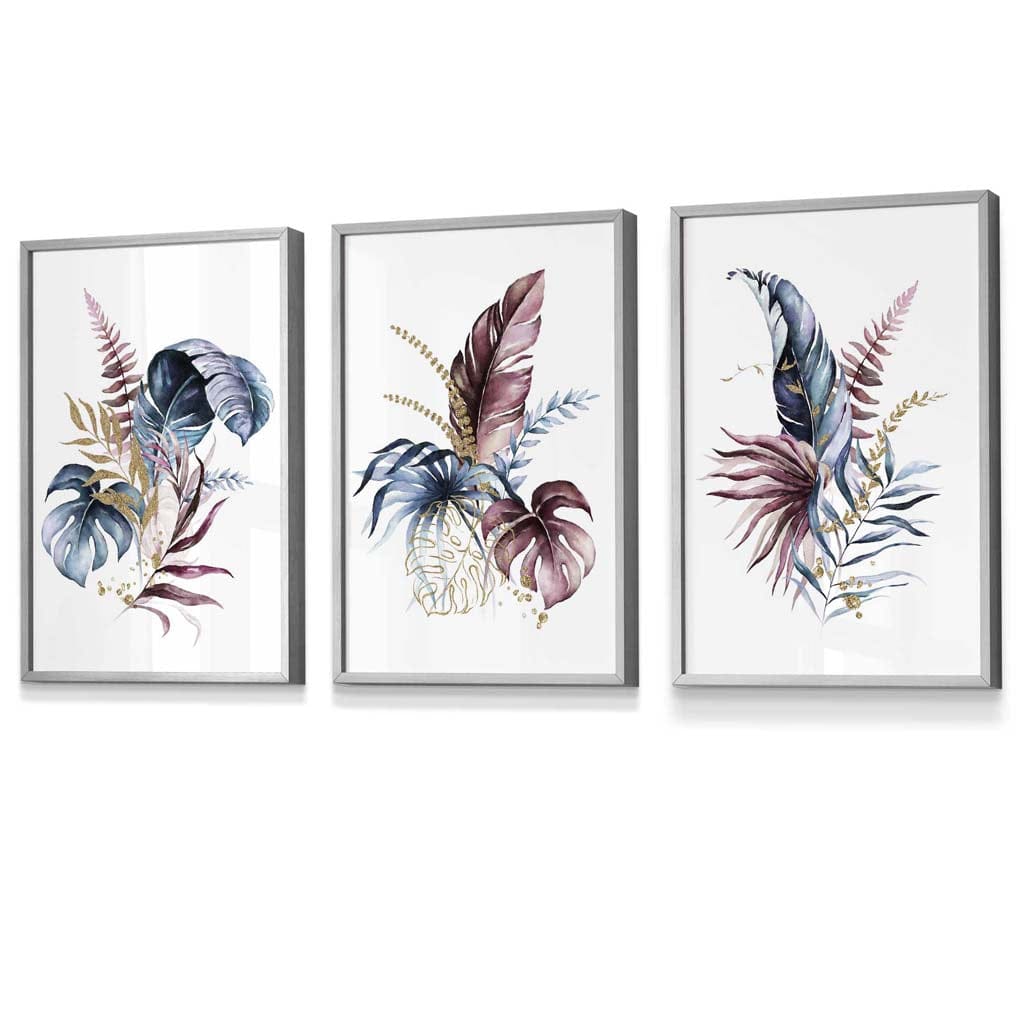 Botanisches Set mit 3 gerahmten Wandbildern mit rosa und blauen Blumenmotiven