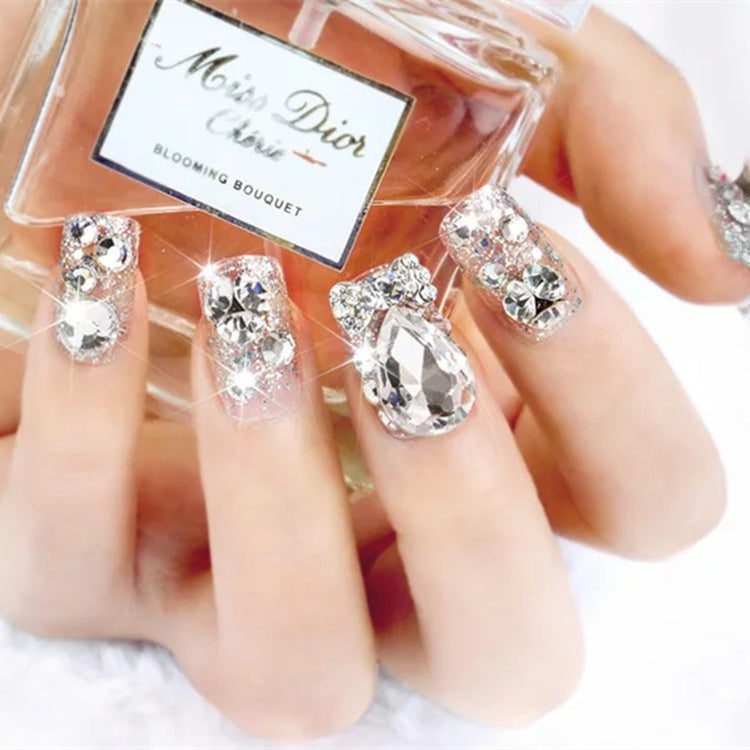 Kunstnägel mit glamourösem Strass- und Glitzerdesign Brehn