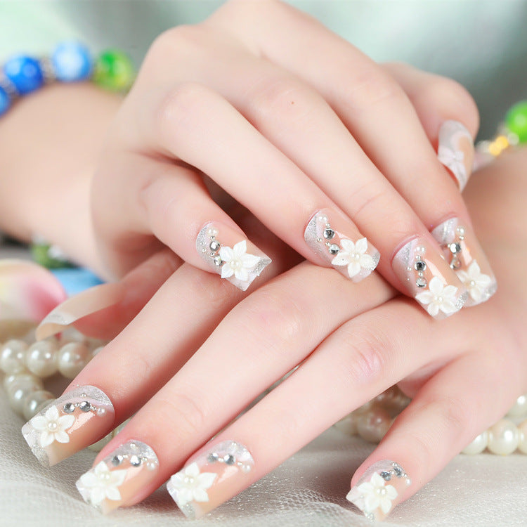 Florales Design Press-On Nail Set mit Strass-Akzenten