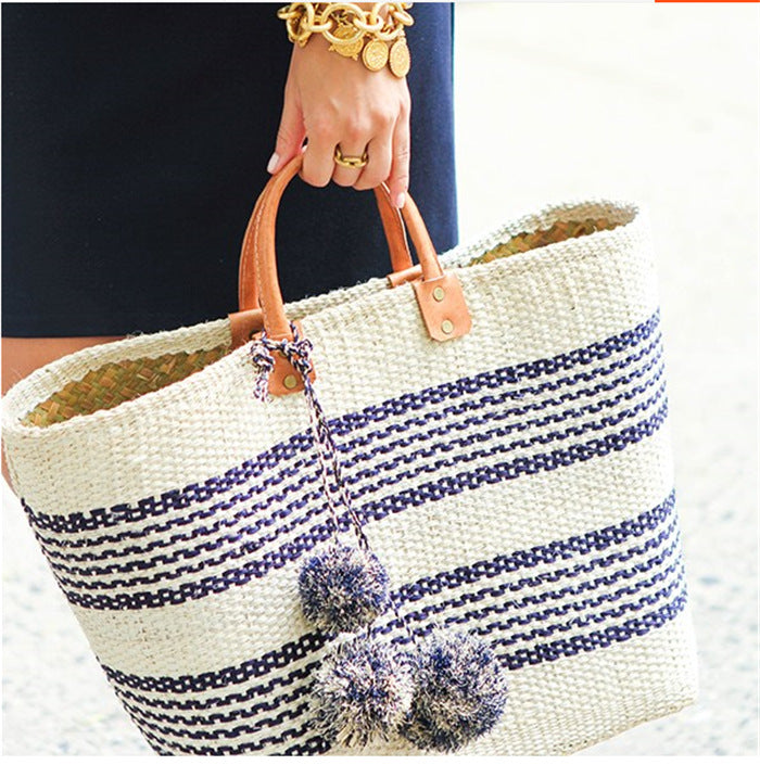 Stylische Basttasche mit Verspielten Pompons Brehn