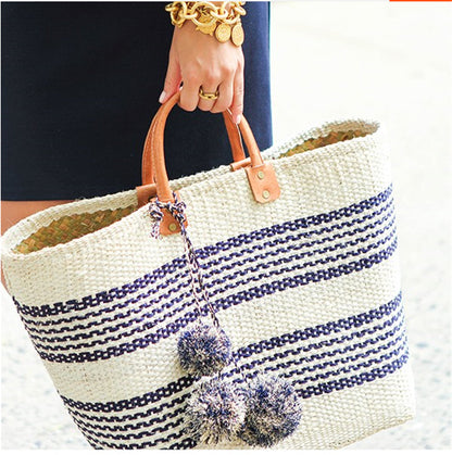 Stylische Basttasche mit Verspielten Pompons Brehn