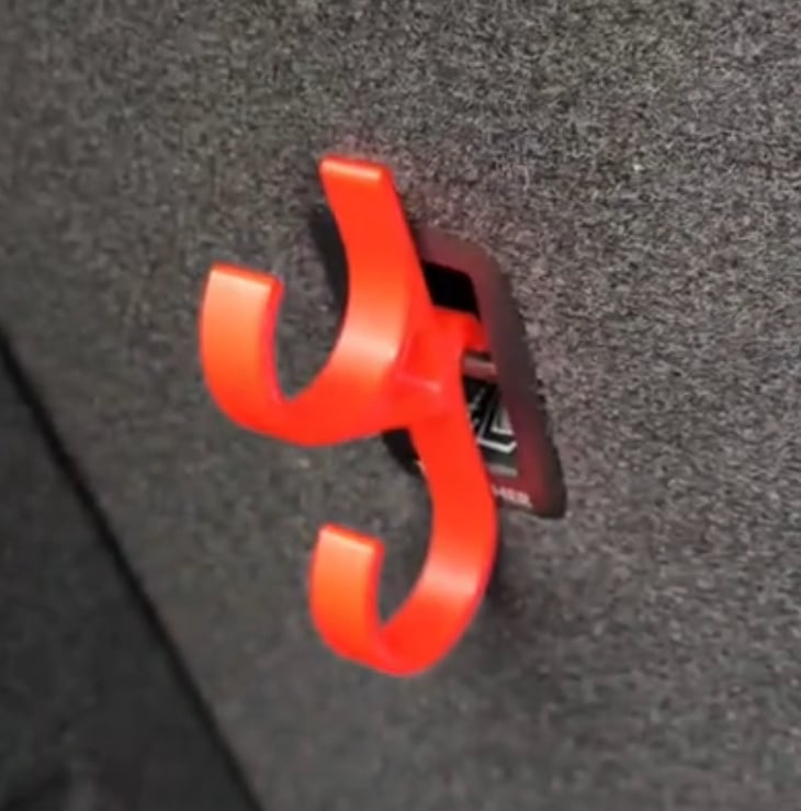 StormGrip — Nie mehr Chaos im Auto: Perfekte Ordnung und trockene Füße auf Knopfdruck! | Brehn