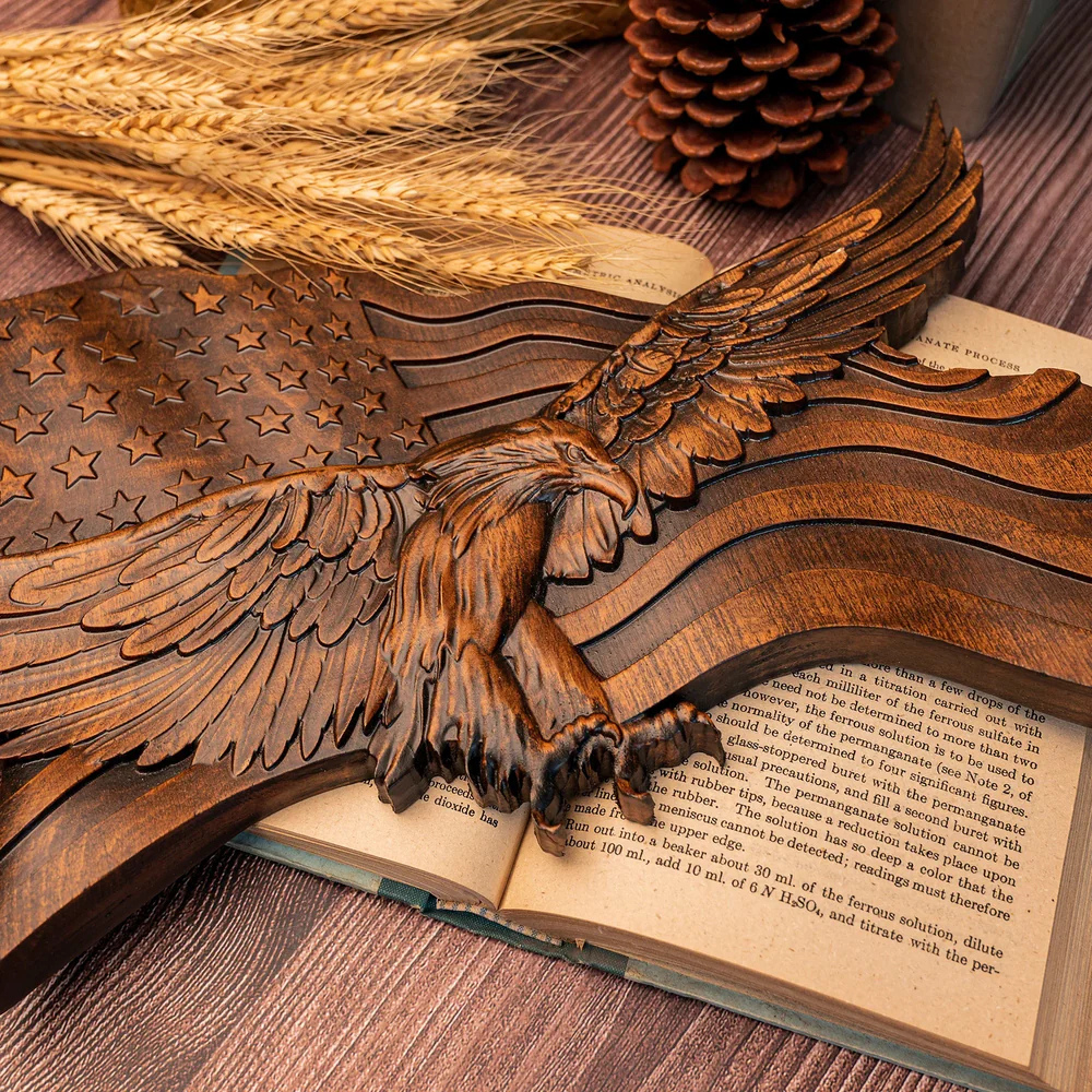 Amerikanische Flagge – Wanddeko aus Holz, handgeschnitzter Adler, patriotische Dekoration