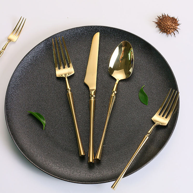 Klassisches Edelstahl-Set mit eleganten Griffen