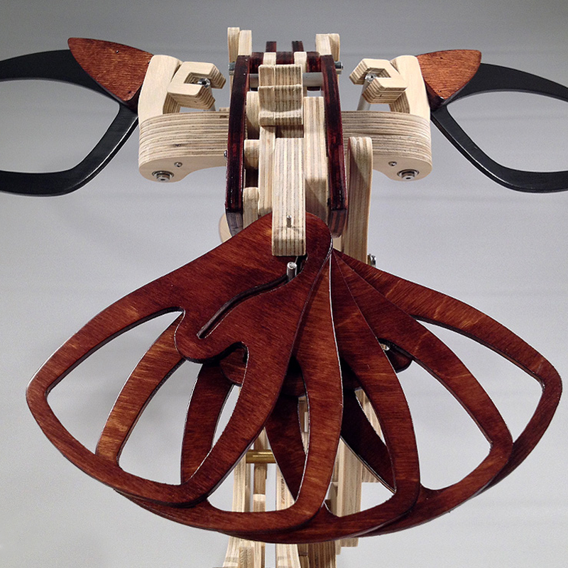 Kinetische Kolibri-Skulptur aus Holz
