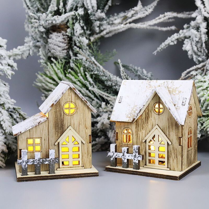 Brehn | Weihnachtlich beleuchtetes Haus