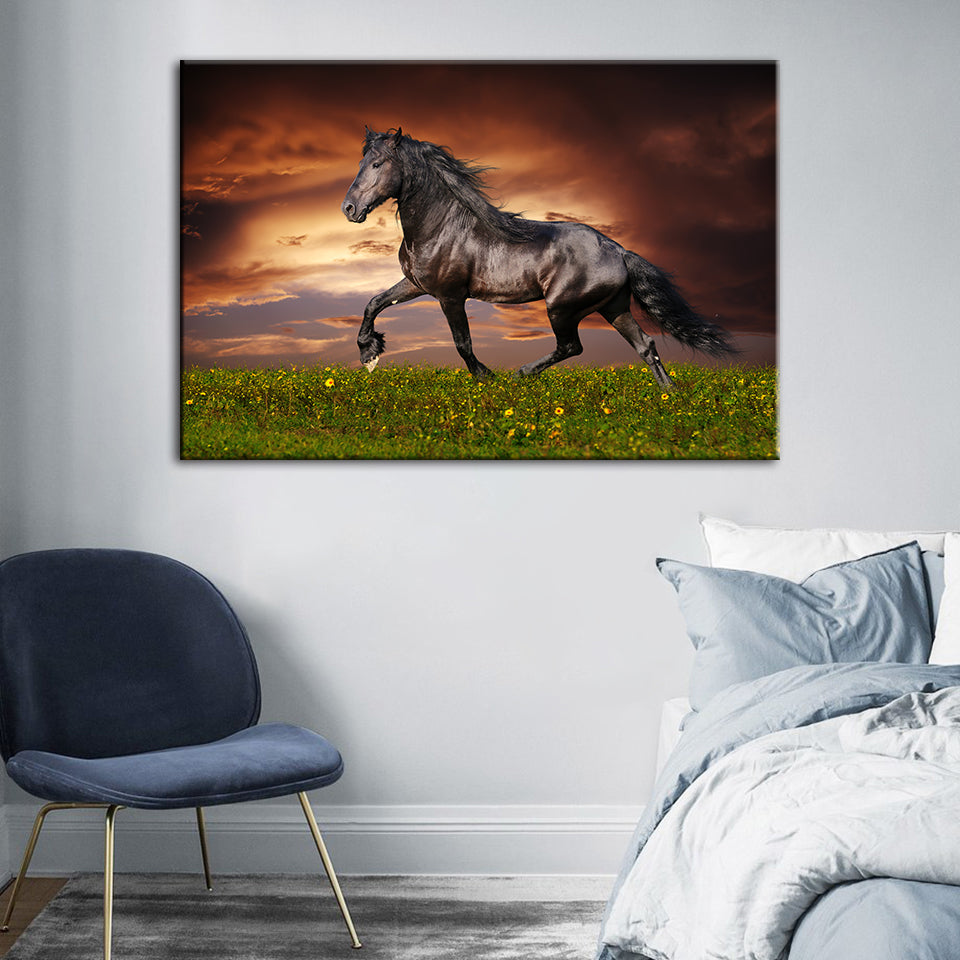 Galoppierendes schwarzes Pferd – Leinwandbild