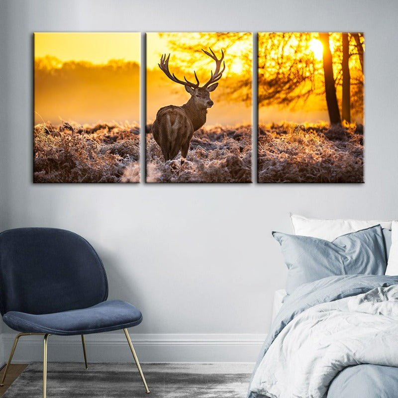 Winterhirsch im Morgengrauen – Leinwandbild, 3-teilig