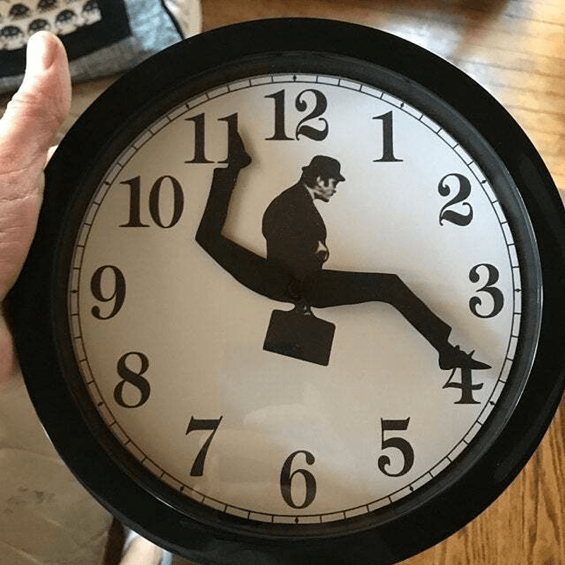 Ministerium der Albernen Spaziergänge Uhr | Brehn