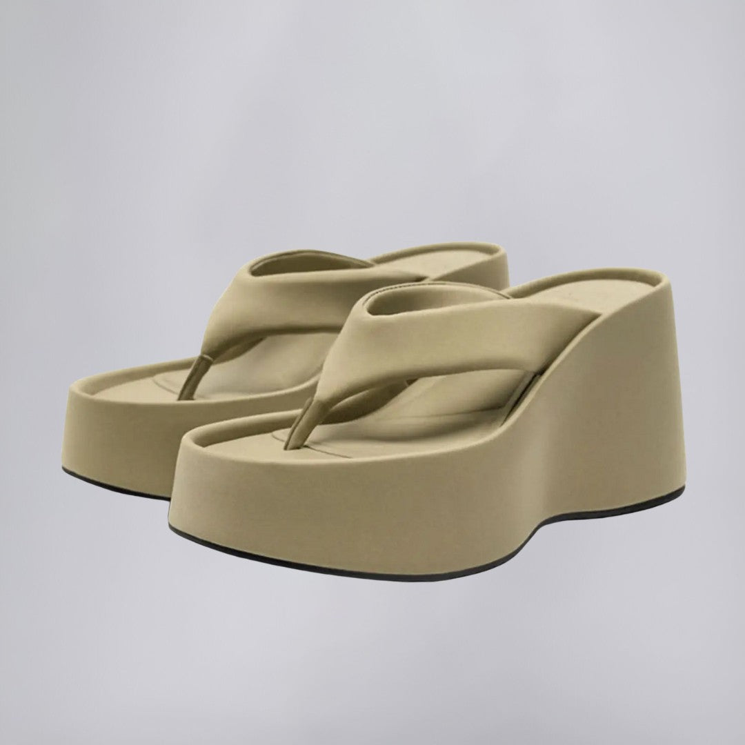 Gepolsterte Flip-Flops mit rutschfester Sohle