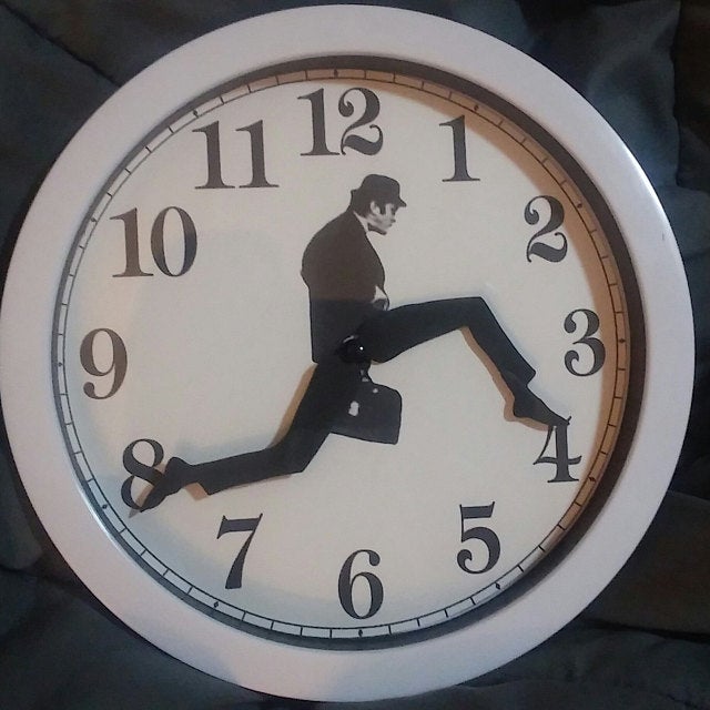 Ministerium der Albernen Spaziergänge Uhr | Brehn