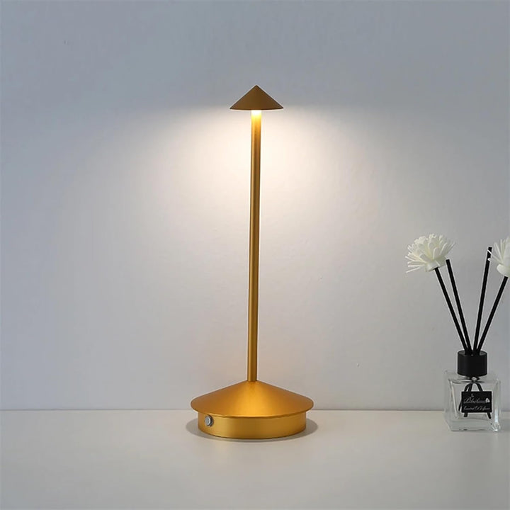Brehn | Eindhoven Robyn Arrow LED Tischlampe