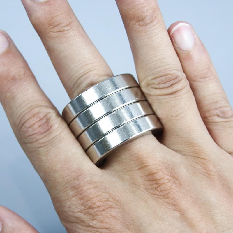Brehn | Faltbares Vier-Ring-Rostfrei-Fidget-Spielzeug