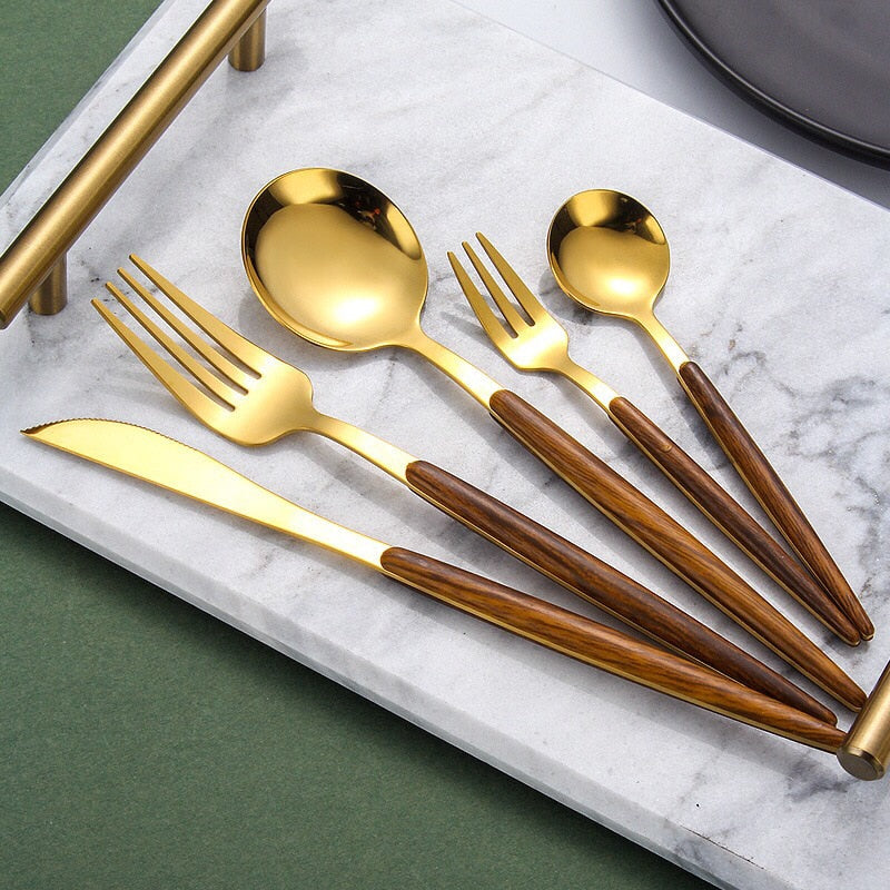 Elegantes Holzhantel Goldbesteckset für anspruchsvolles Essen