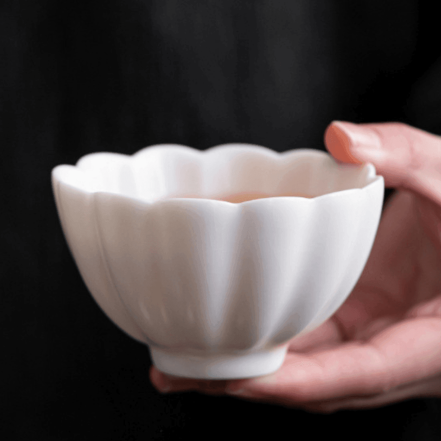 Handgefertigte Keramiktasse mit eingebetteter Keramikrose | Brehn