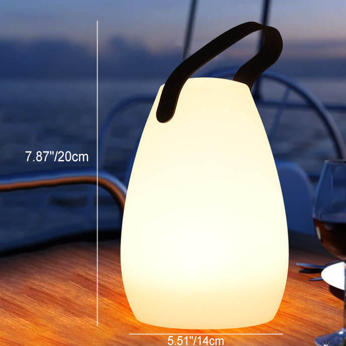 Runde, quadratische LED-Tischleuchte aus Kunststoff für die Terrasse