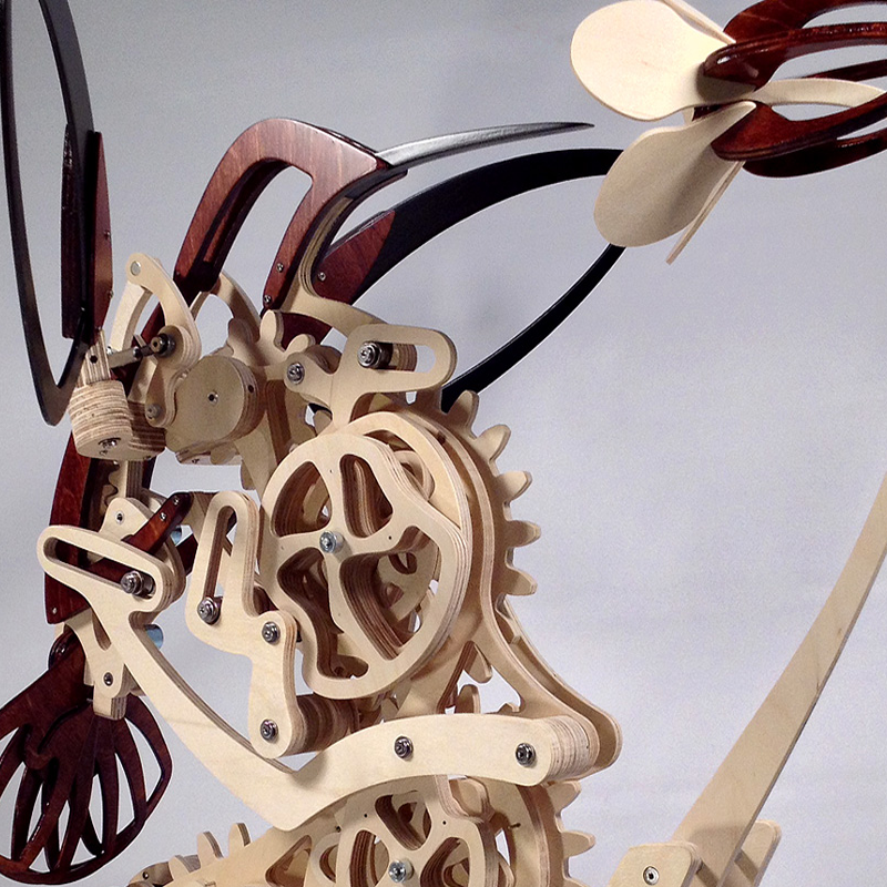 Kinetische Kolibri-Skulptur aus Holz
