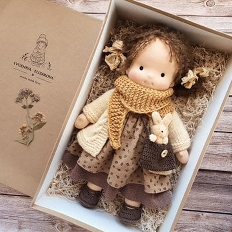 Brehn | Handgefertigte Waldorfpuppe | Naturmaterialien & Schadstofffrei | Pädagogisches Stoffspielzeug | Hypoallergen & Bio-Qualität | 30cm Kuschelpuppe