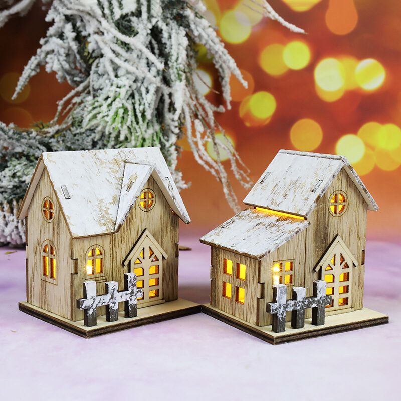 Brehn | Weihnachtlich beleuchtetes Haus