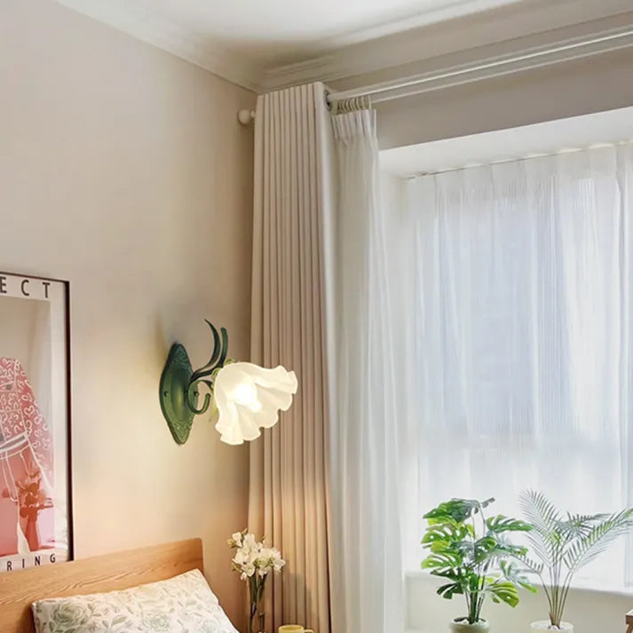 Brehn | LilyGlow Wandleuchte - Elegante von der Natur inspirierte Beleuchtung