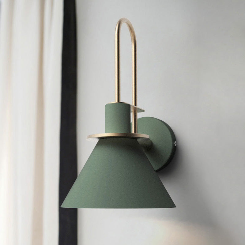 1-Light Wandleuchte Antik Cone Metall Wandmontage in Weiß/Schwarz/Grün mit Griff für Nachttisch | Brehn